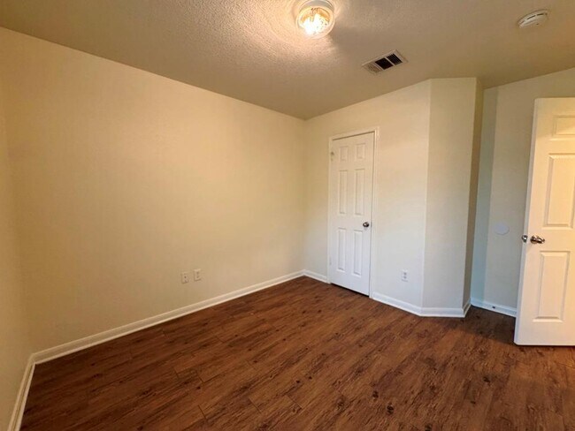 Building Photo - 7309 Ritchie Dr