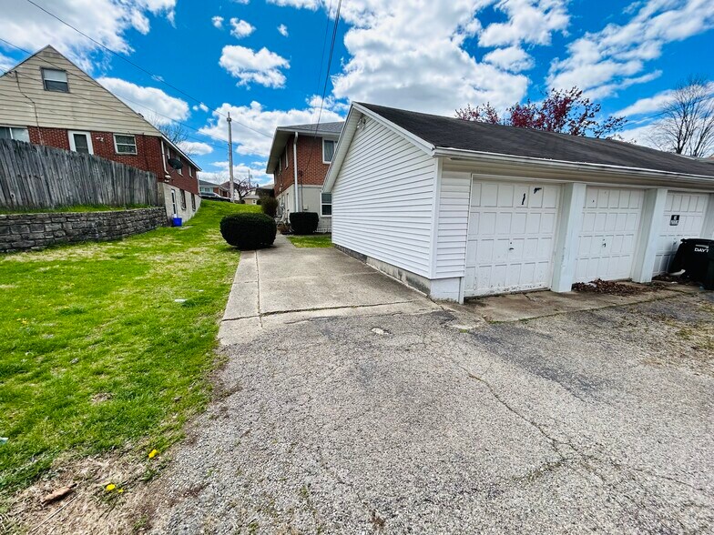 Parking - 3131 Hassler St