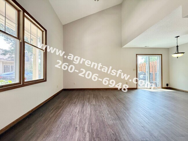 Building Photo - 2 Bedroom Townhouse