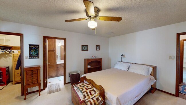 Building Photo - Fully Furnished 3 Bedroom Rental