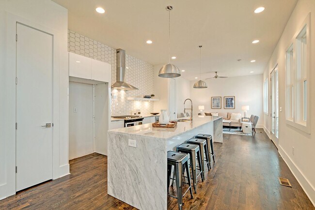 Building Photo - Modern West Nashville Living Near The Nations