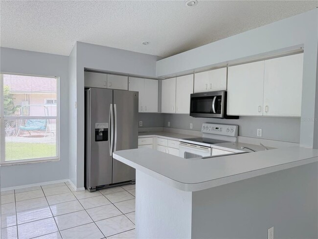 Building Photo - 1730 Bridgeview Cir