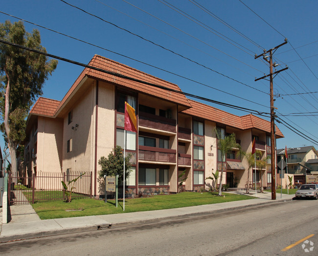 Building Photo - Montecito