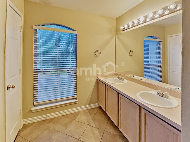 Building Photo - 4103 Chiselhurst