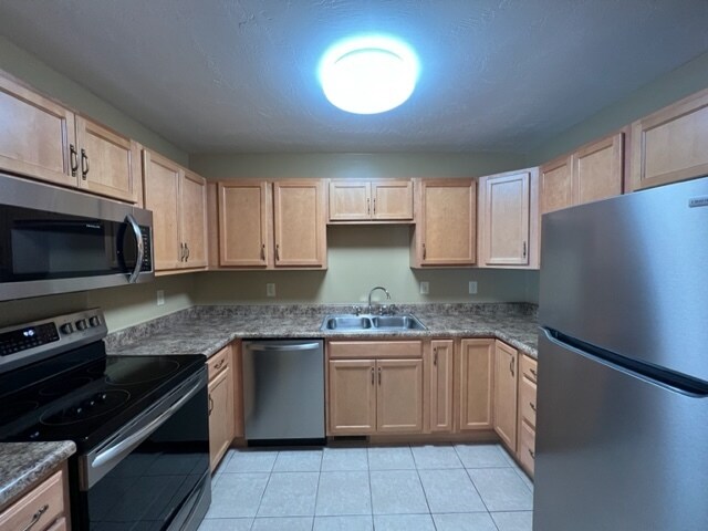 Building Photo - 632 Donavin Dr