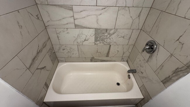 Building Photo - 915 N Monticello Ave