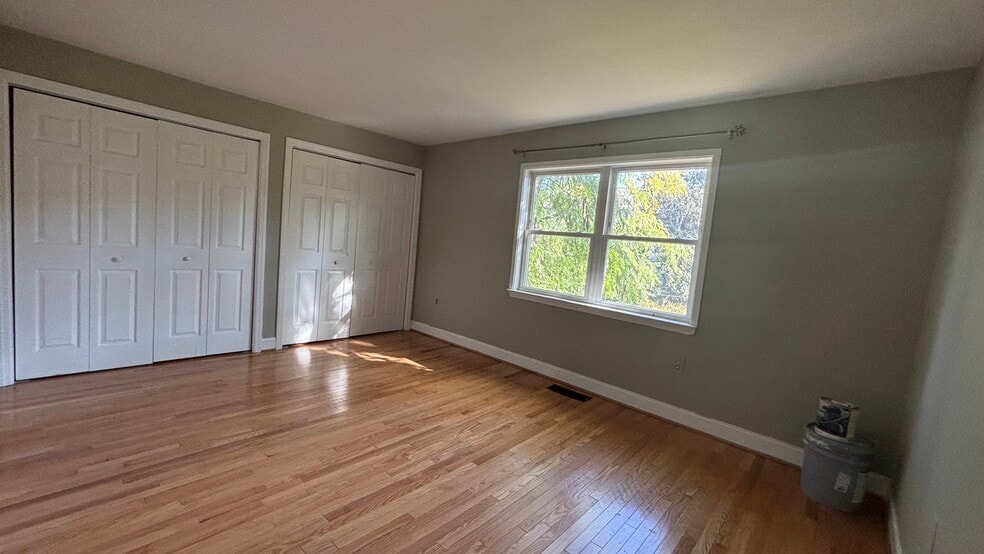 Building Photo - 5911 Mayflower Ct