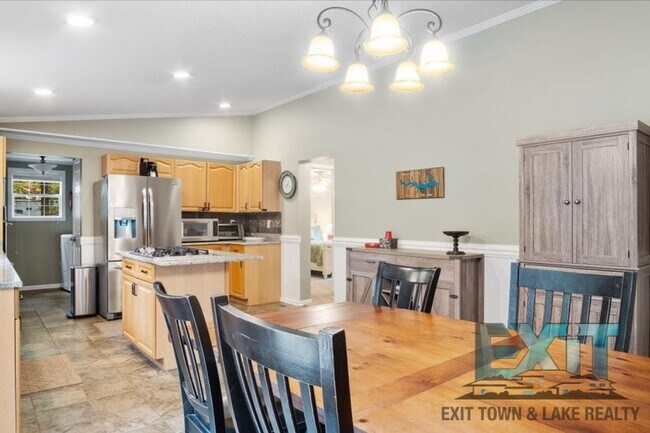 Building Photo - Lakefront Rental in Long Branch Shores