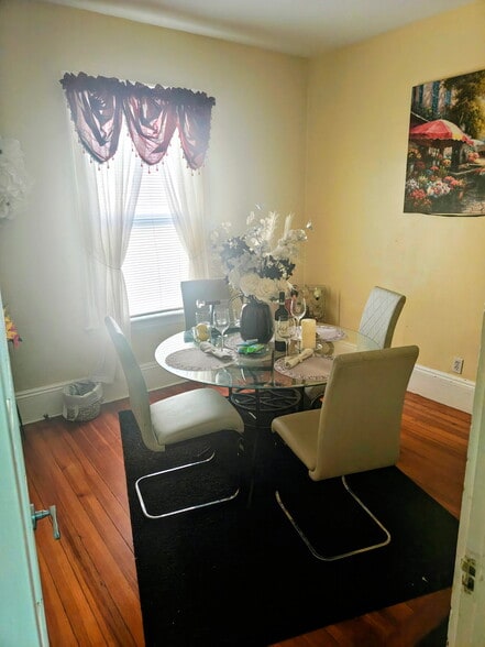 Building Photo - 33 Page St