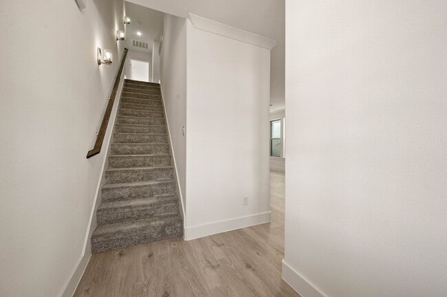 Building Photo - 2629 Tanager St