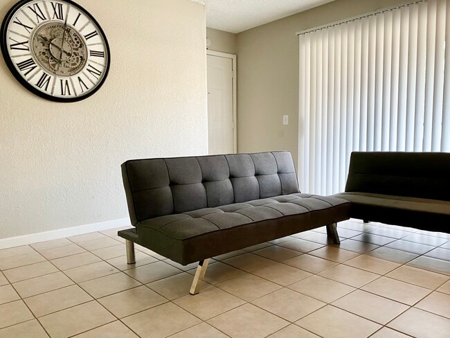 Building Photo - 211 Mission Laguna Ln