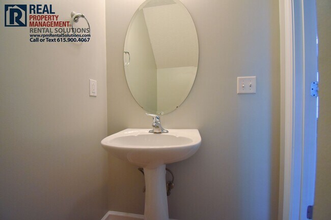 Building Photo - Two bedroom townhome in GREAT location! Wa...