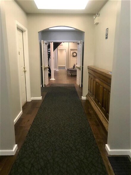 Building Photo - 25 Bow St