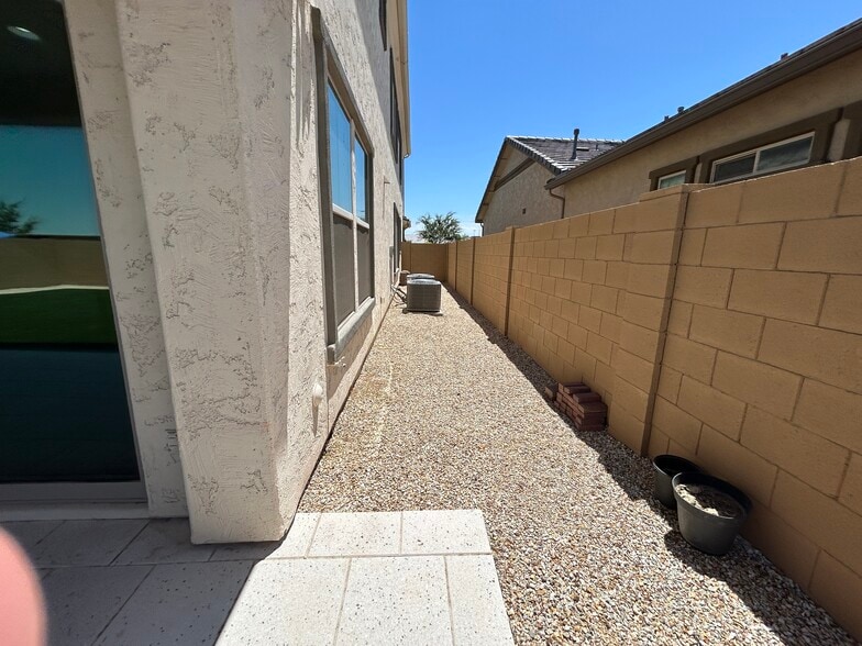 Building Photo - 4146 S Columbus Dr