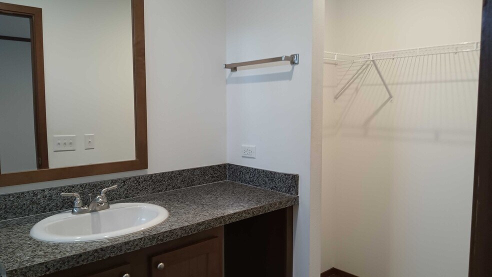 Building Photo - 36 Meggan Dr