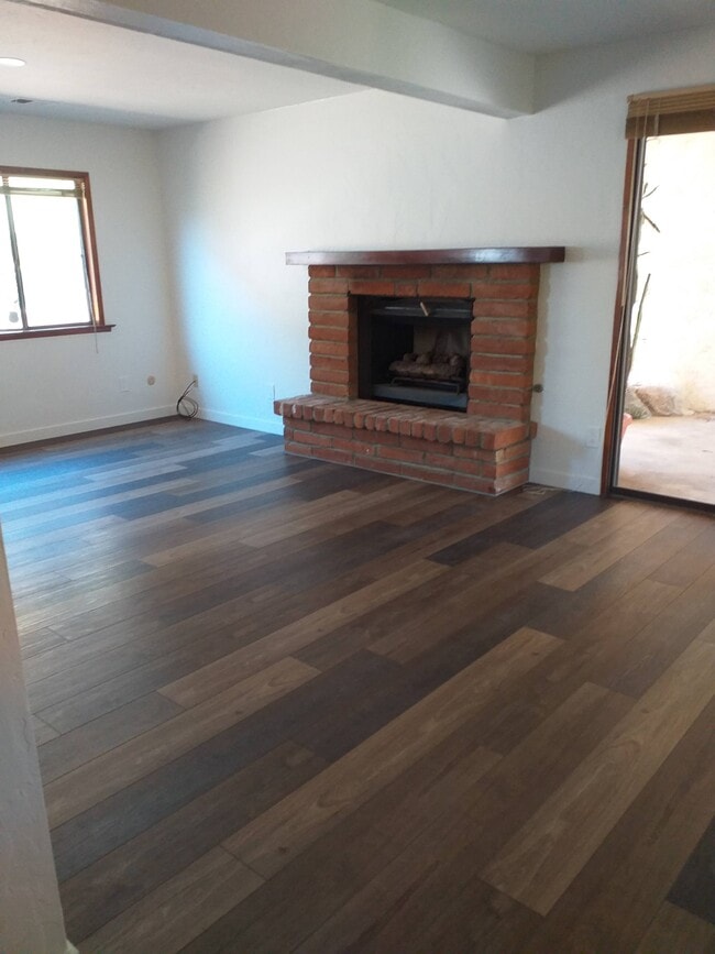 Building Photo - Updated 10193