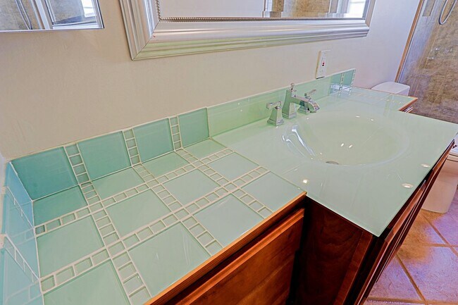 Building Photo - 6203 N 12th Pl