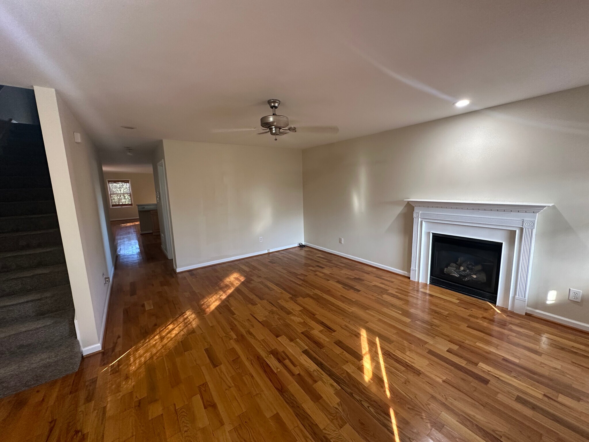 Building Photo - 685 Garibaldi St SW