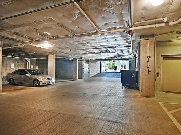 Building Photo - 1125 E Olive St