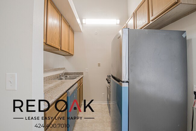 Building Photo - 4651 Cahuenga Blvd