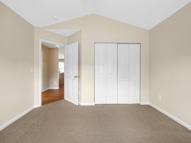 Building Photo - Charming Single-Level 3 BR, 2 BA Home with...