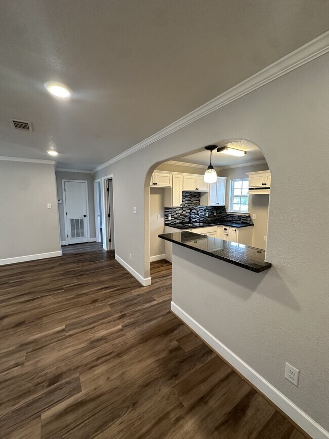 Building Photo - 1320 S 35th St