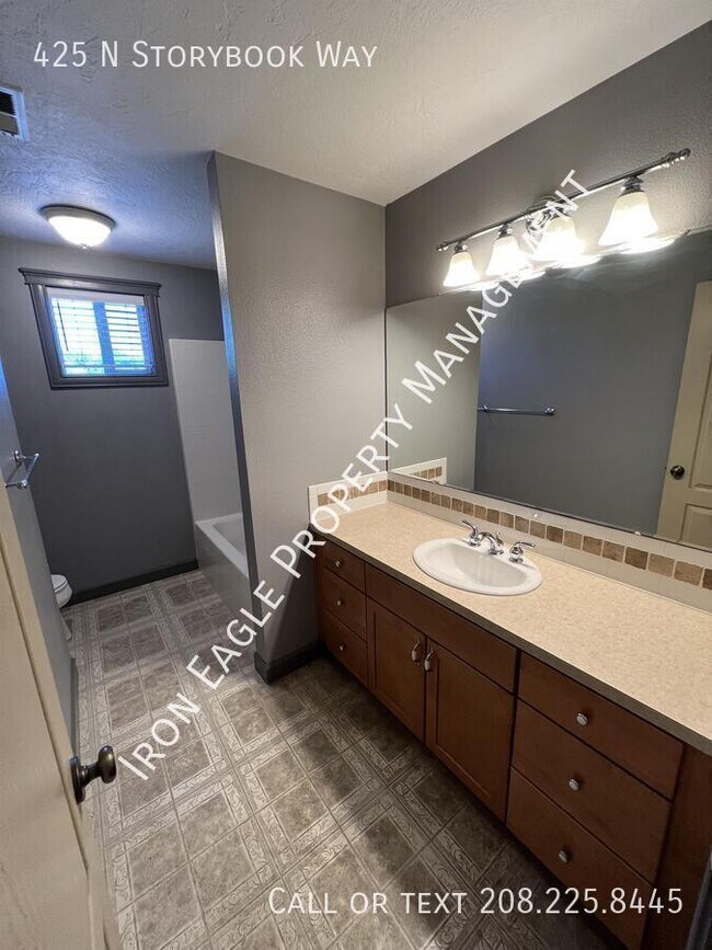 Building Photo - 425 N Story Book Way