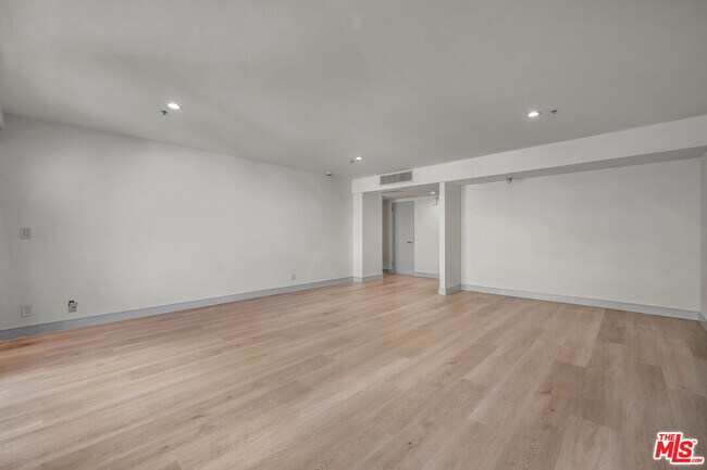 Building Photo - 10790 Wilshire Blvd