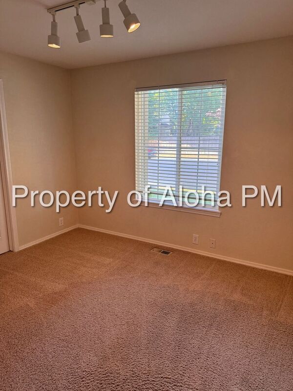 Building Photo - 3048 W Kendrick St