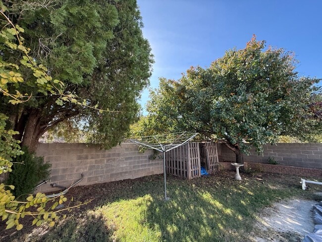 Building Photo - 4 Bed Brick Home! Zia School District! - P...