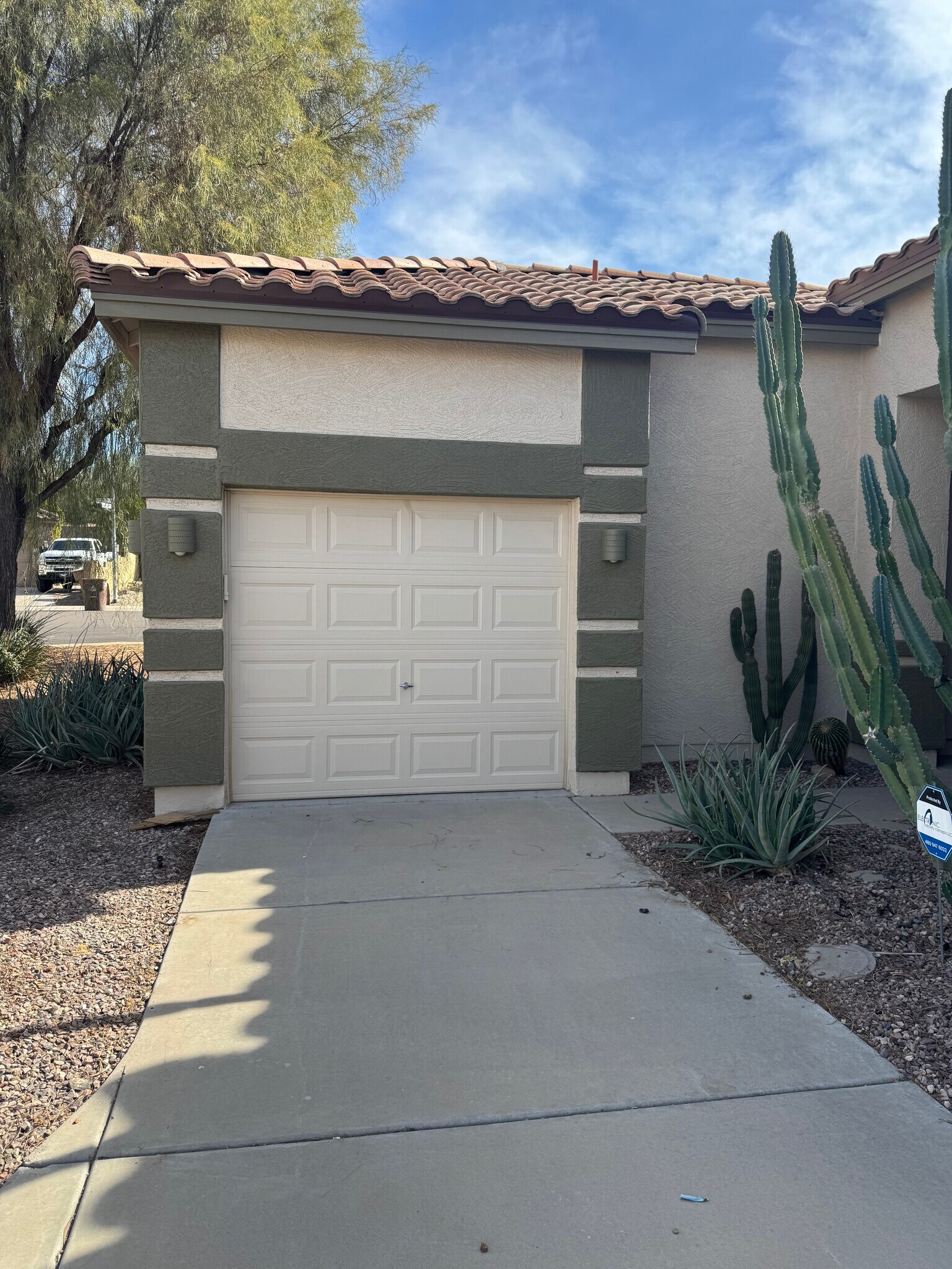 Building Photo - 10511 W Villa Hermosa