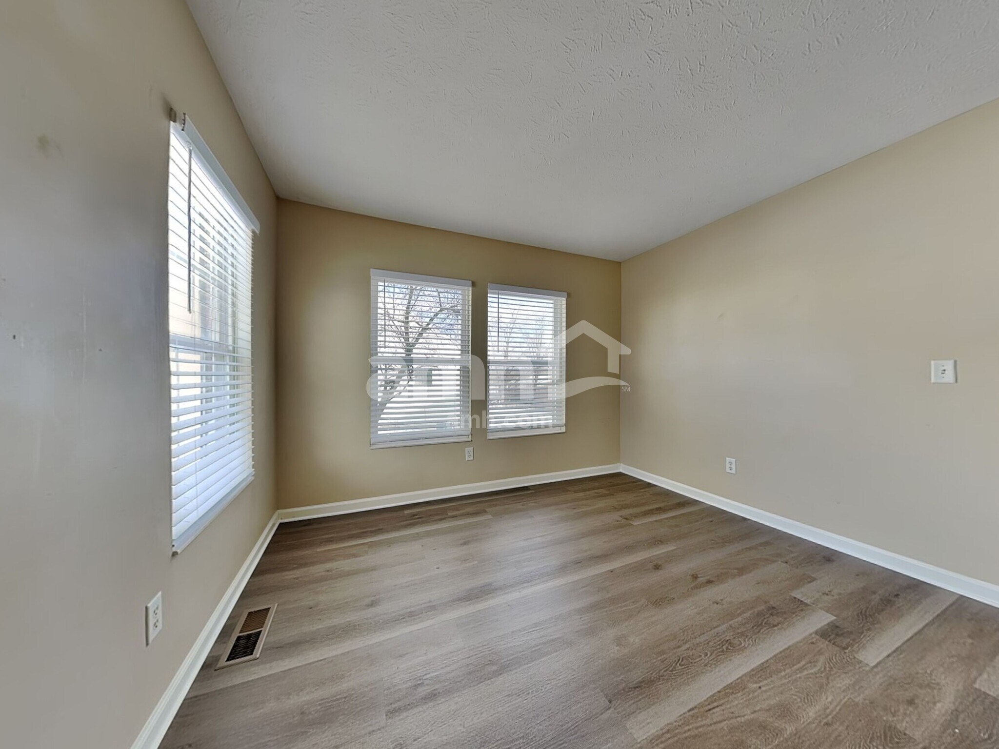 Building Photo - 10024 Oriole Ct