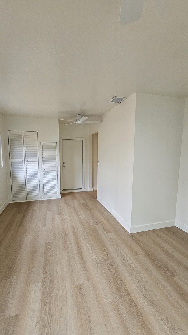 Building Photo - 476 E 7th Ave