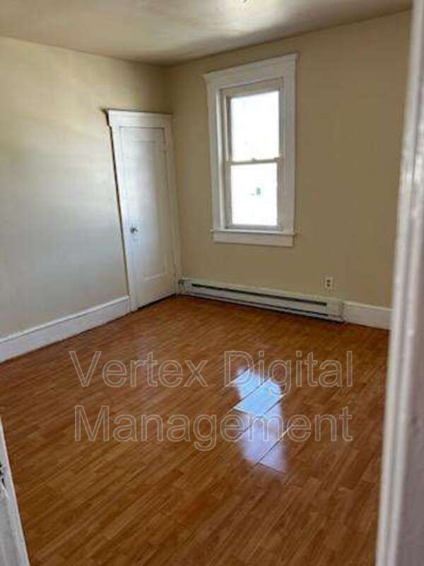 Building Photo - 221 Pine St