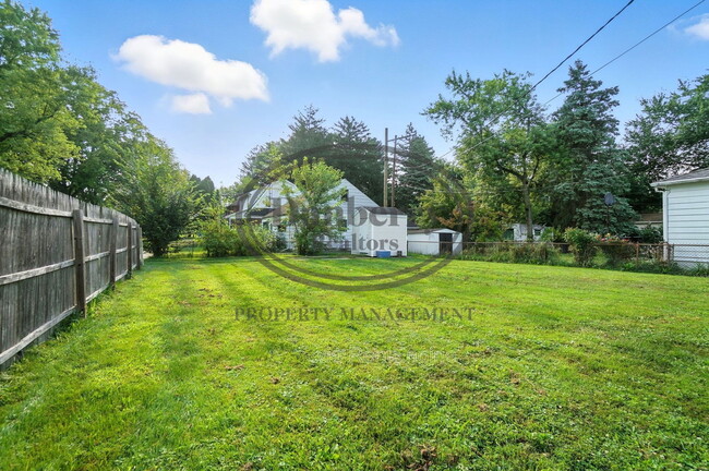 Building Photo - 1126 Searles Rd