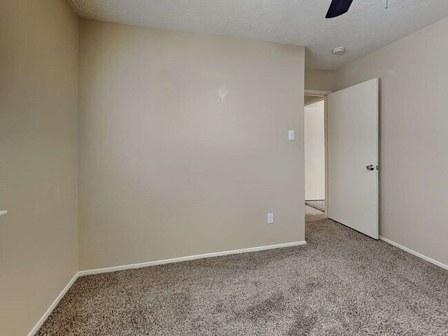 Building Photo - 4815 Diehlwood Pl
