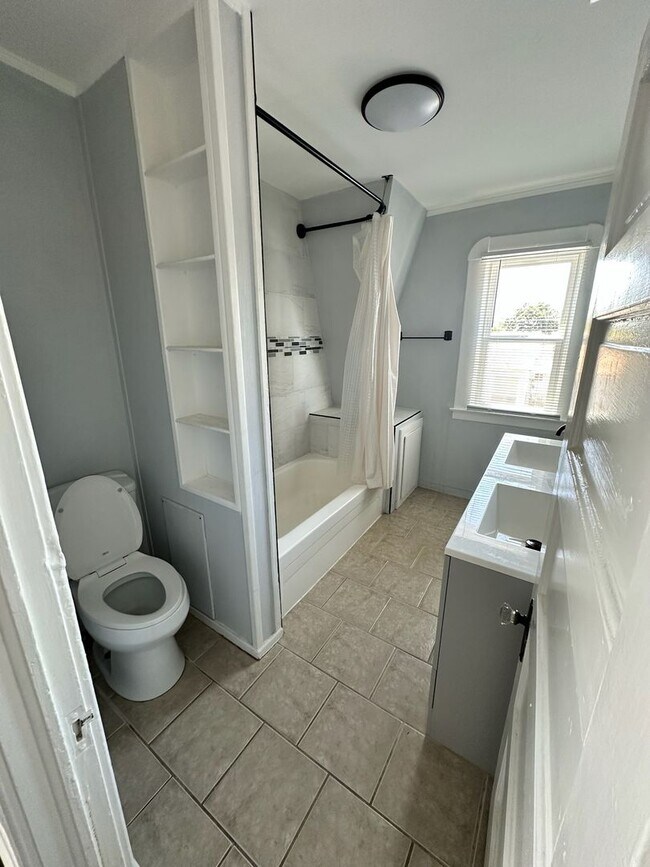 Building Photo - Charming home for rent in Hanford