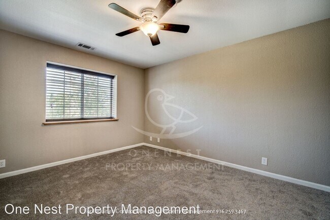 Building Photo - 3 br, 2.5 bath House - 4947 Hemlock Street