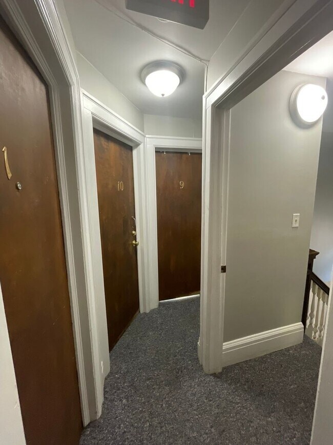 Building Photo - 725 Church St