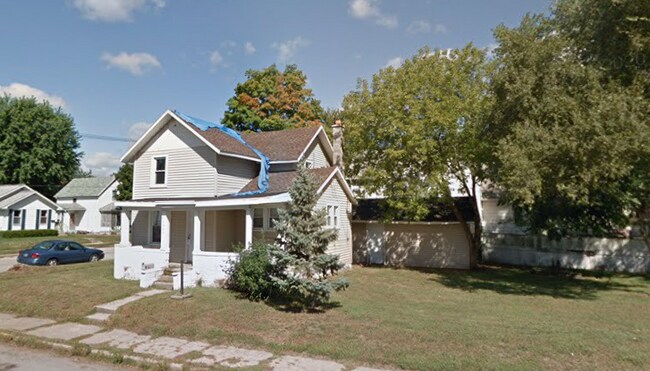 Building Photo - 1802 E 3rd St