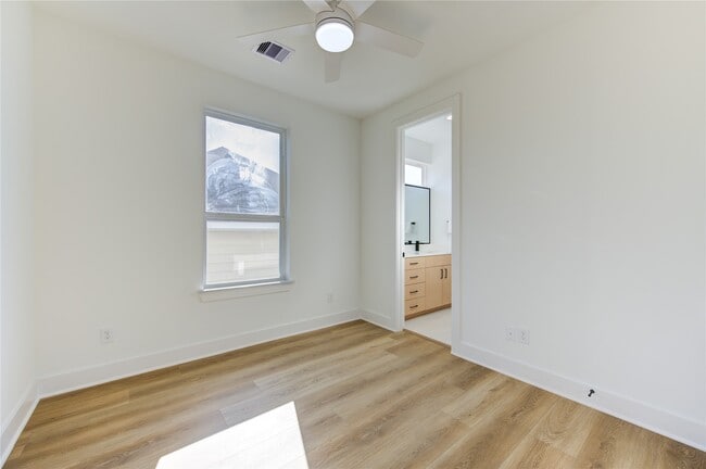 Building Photo - 5415 Arapahoe St