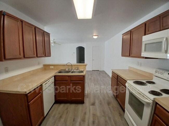 Building Photo - 13655 Biggs St