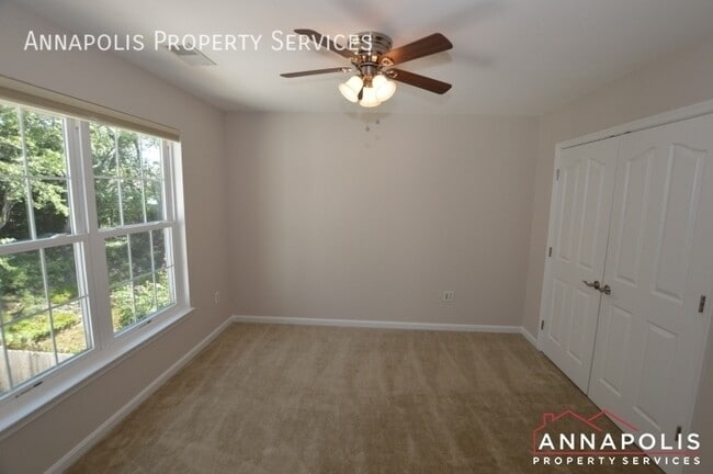 Building Photo - 122 Farmbrook Ln