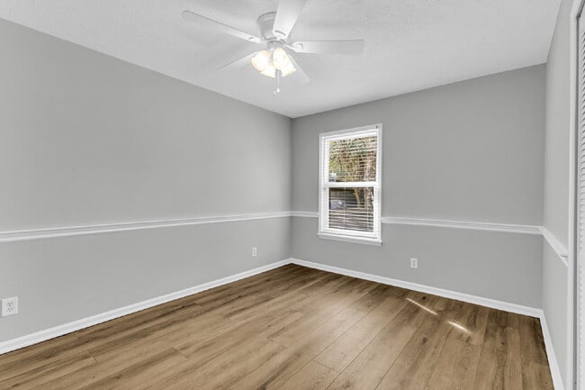 Building Photo - Location, Space and convenience at this adorable home.