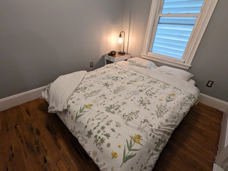 Building Photo - 241 Spring St