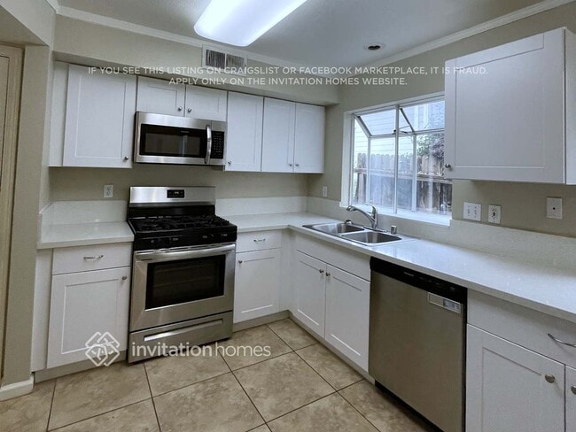 Building Photo - 8355 Lonely Hill Way