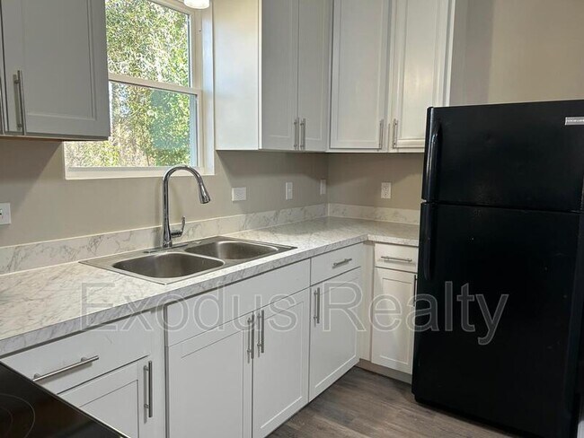 Building Photo - 311 Bracken St