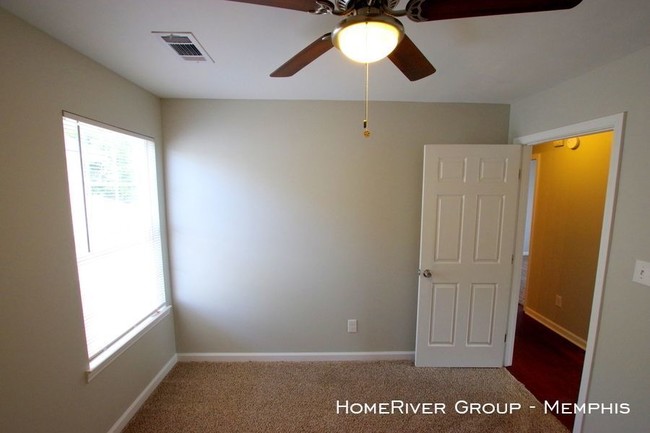 Building Photo - 6923 Parkbrook Ln