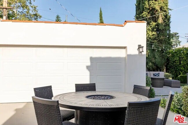 Building Photo - 1207 Reynolds Dr