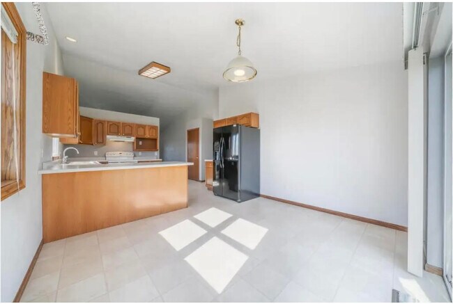 Building Photo - 5769 Skippers Ln